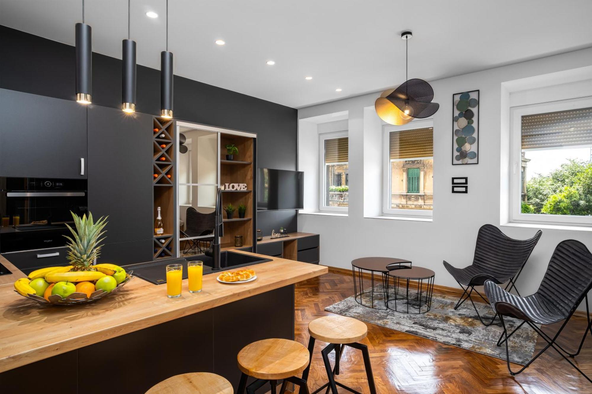 Apartment Atelier *