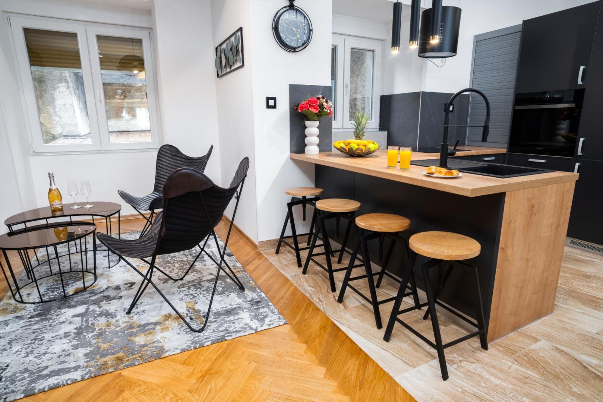 Atelier Apartment *